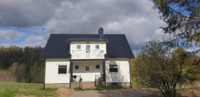 Stort hus i vackra Karl Gustav, när fin bad och fiskesjö och Ullared
